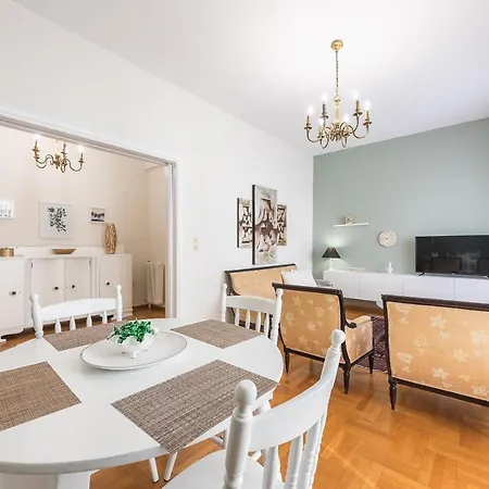 Sophisticated Family House With Acropolis View *